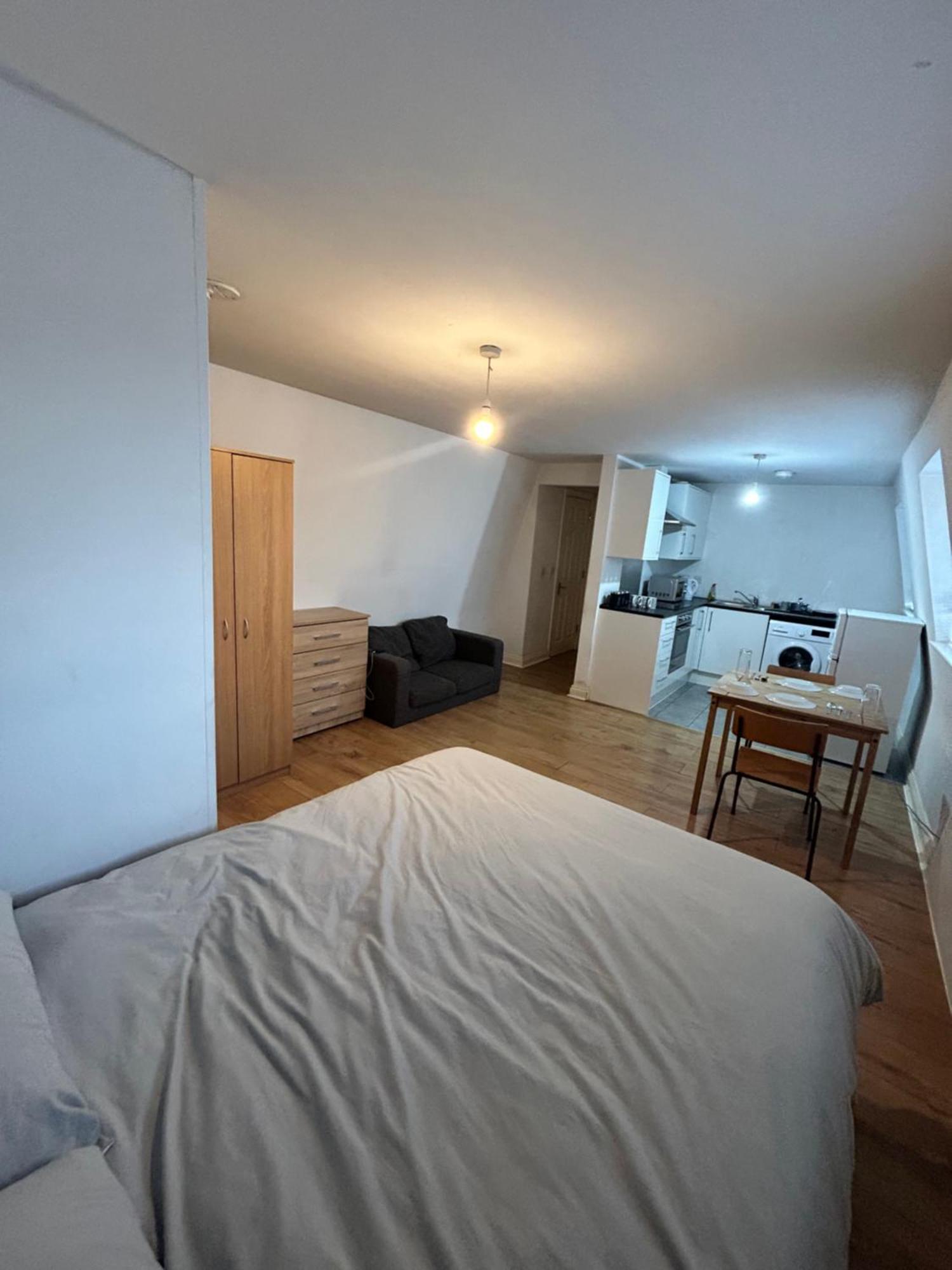 Leicester Studio At City Centre With Free Parking Bagian luar foto